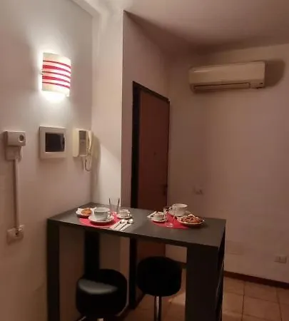 Lägenhet Fgh Mono Locale Zona Fiera *